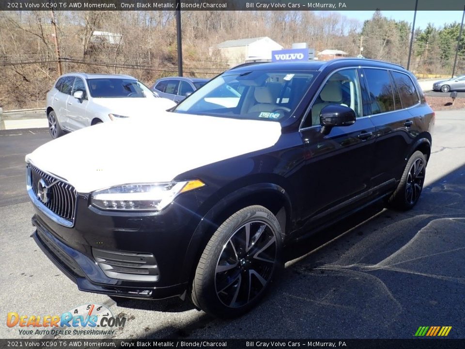 2021 Volvo XC90 T6 AWD Momentum Onyx Black Metallic / Blonde/Charcoal Photo #5