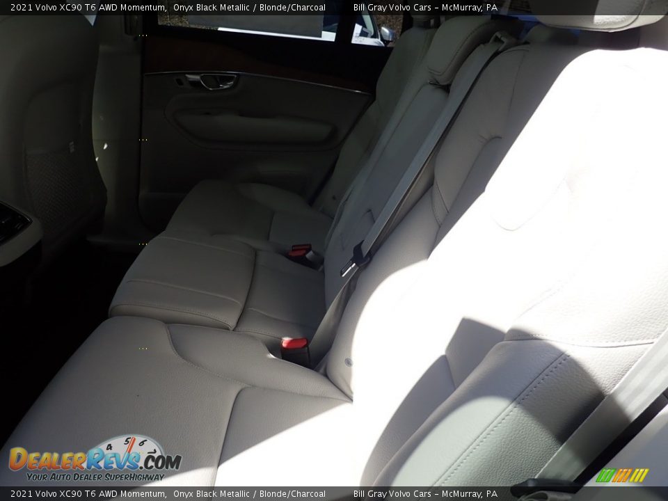 2021 Volvo XC90 T6 AWD Momentum Onyx Black Metallic / Blonde/Charcoal Photo #8
