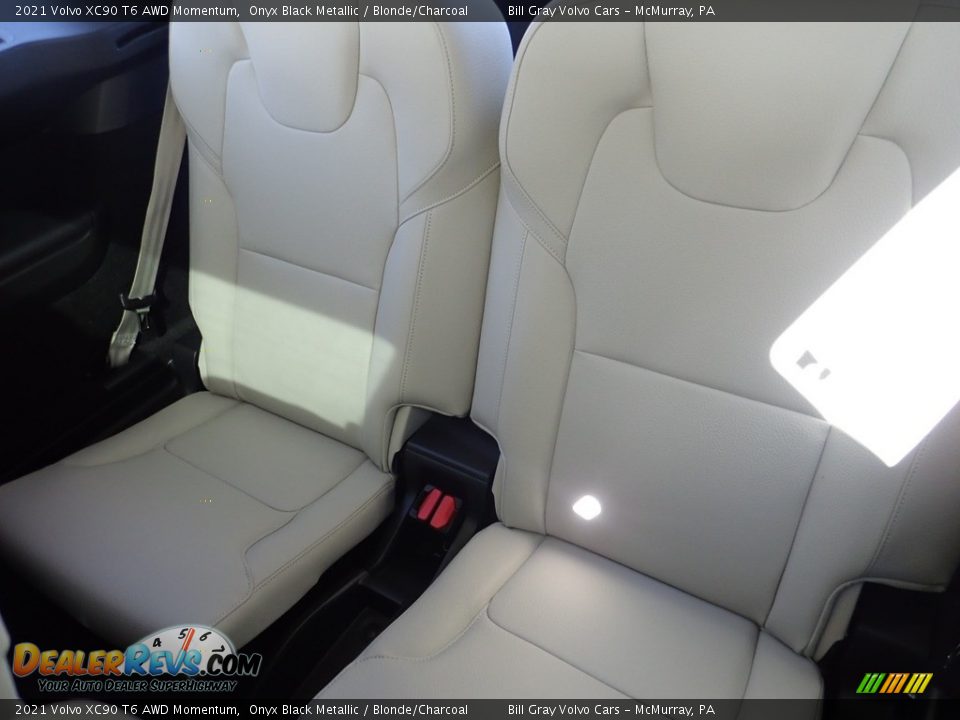 2021 Volvo XC90 T6 AWD Momentum Onyx Black Metallic / Blonde/Charcoal Photo #9