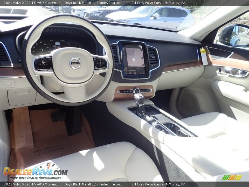 2021 Volvo XC90 T6 AWD Momentum Onyx Black Metallic / Blonde/Charcoal Photo #10