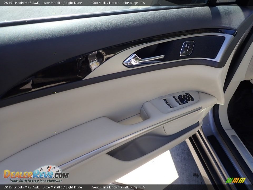 Door Panel of 2015 Lincoln MKZ AWD Photo #18