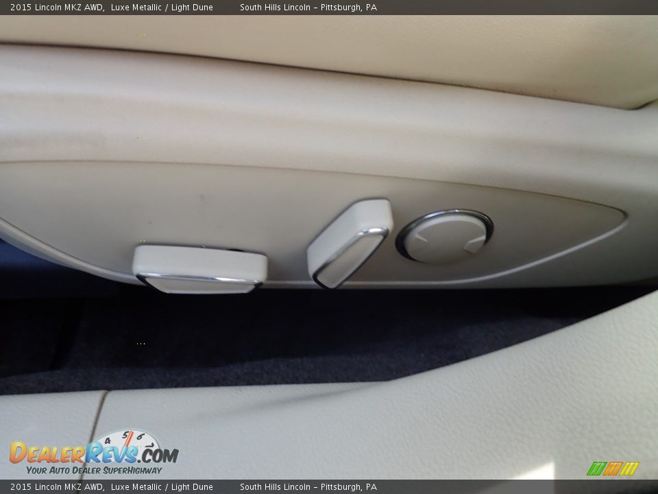 Front Seat of 2015 Lincoln MKZ AWD Photo #19