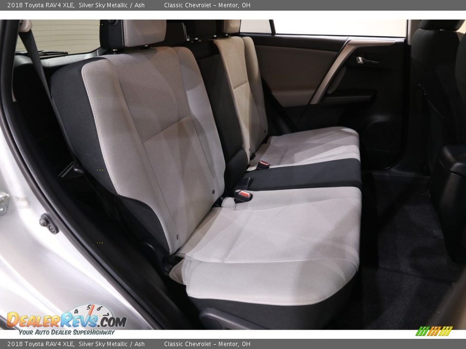 2018 Toyota RAV4 XLE Silver Sky Metallic / Ash Photo #16