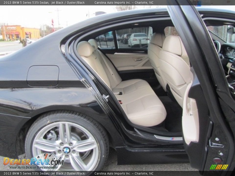 2013 BMW 5 Series 535i Sedan Jet Black / Oyster/Black Photo #25
