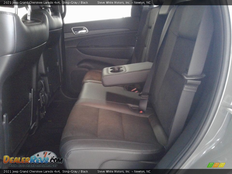2021 Jeep Grand Cherokee Laredo 4x4 Sting-Gray / Black Photo #13