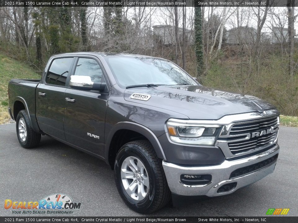 Front 3/4 View of 2021 Ram 1500 Laramie Crew Cab 4x4 Photo #4