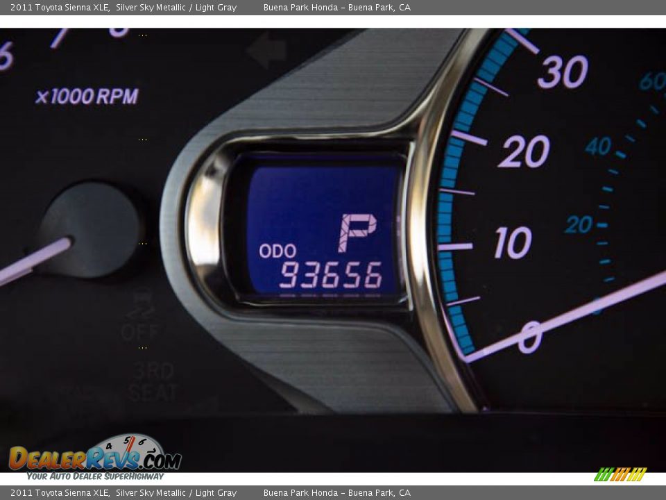 2011 Toyota Sienna XLE Silver Sky Metallic / Light Gray Photo #6