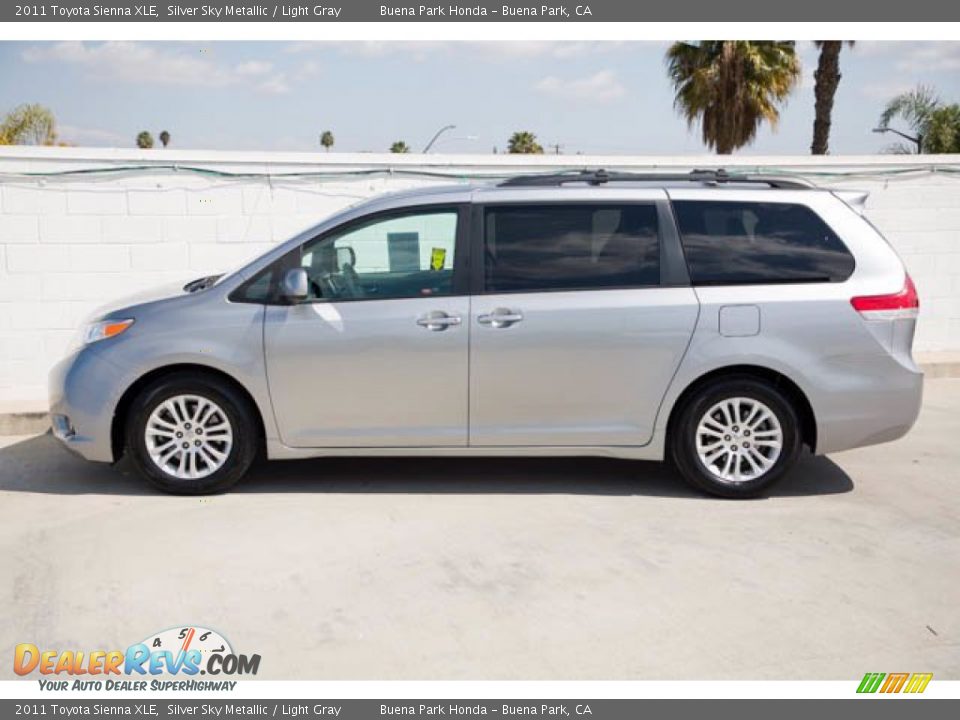 2011 Toyota Sienna XLE Silver Sky Metallic / Light Gray Photo #8