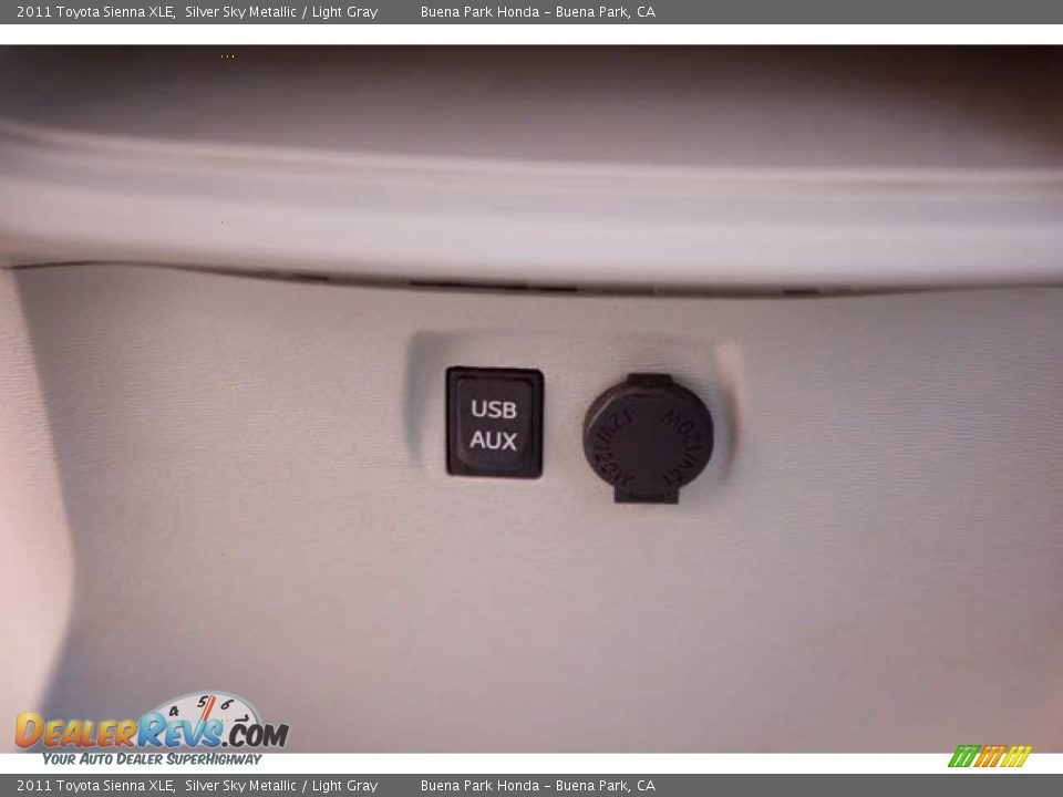 2011 Toyota Sienna XLE Silver Sky Metallic / Light Gray Photo #15