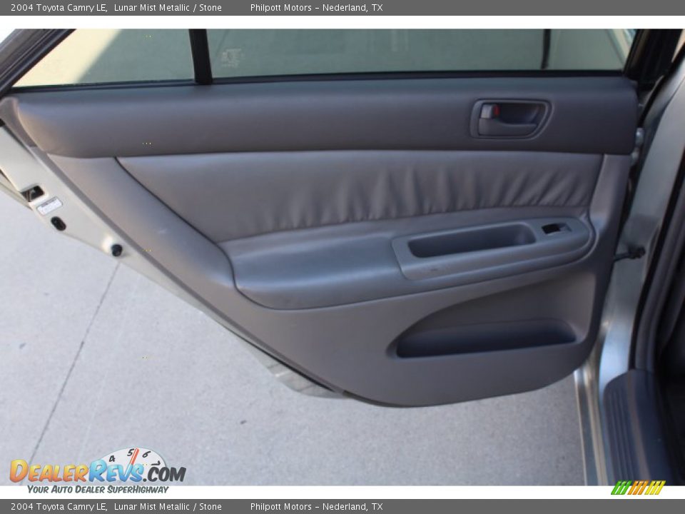 2004 Toyota Camry LE Lunar Mist Metallic / Stone Photo #15