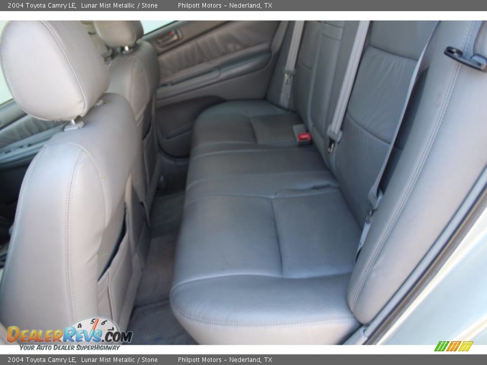 2004 Toyota Camry LE Lunar Mist Metallic / Stone Photo #16