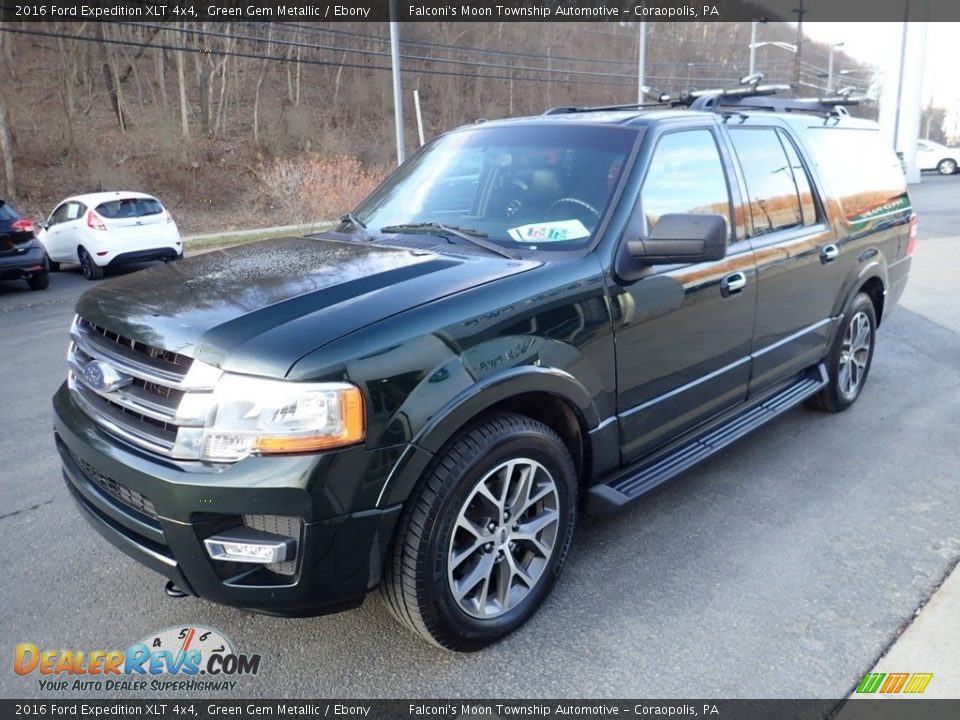 Front 3/4 View of 2016 Ford Expedition XLT 4x4 Photo #7