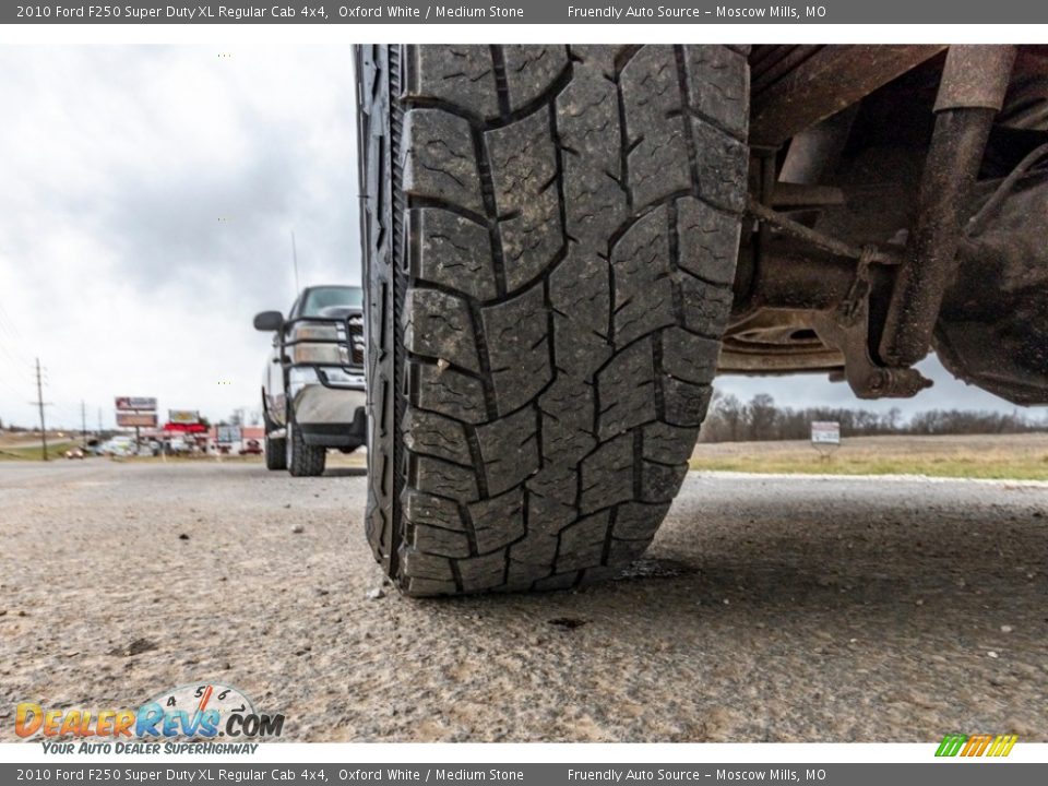 2010 Ford F250 Super Duty XL Regular Cab 4x4 Oxford White / Medium Stone Photo #12