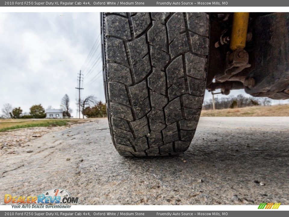 2010 Ford F250 Super Duty XL Regular Cab 4x4 Oxford White / Medium Stone Photo #16