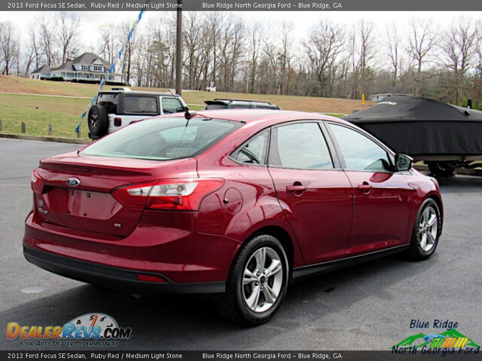 2013 Ford Focus SE Sedan Ruby Red / Medium Light Stone Photo #5