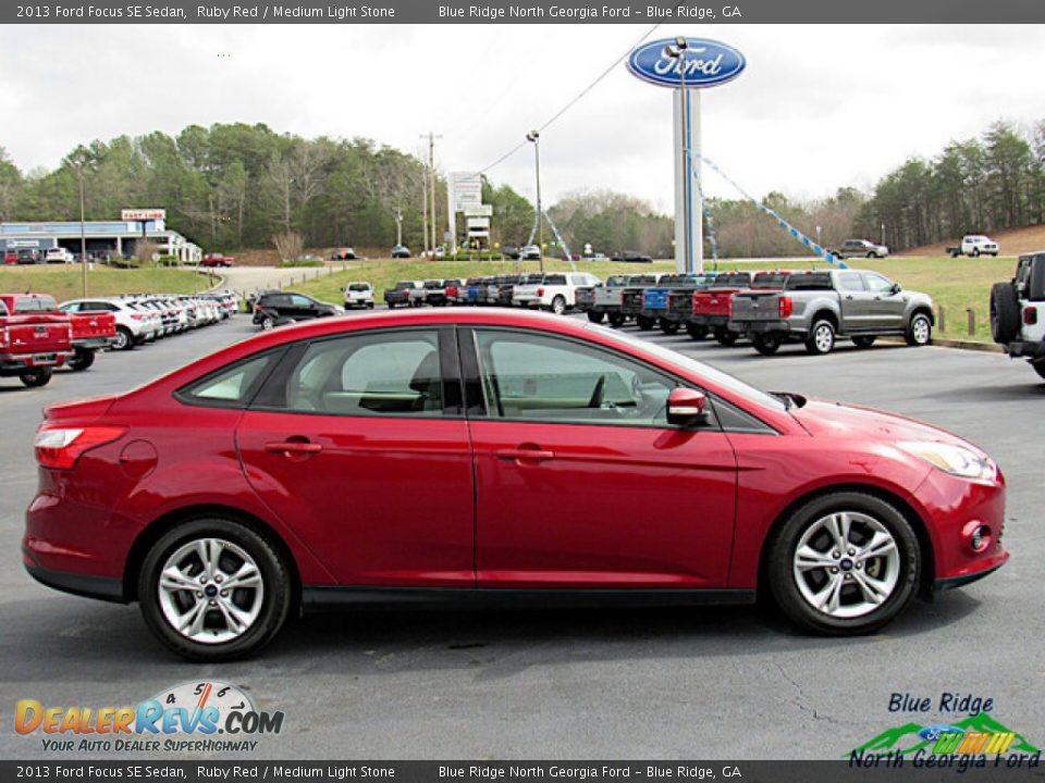 2013 Ford Focus SE Sedan Ruby Red / Medium Light Stone Photo #6