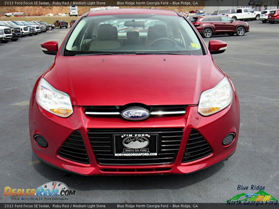 2013 Ford Focus SE Sedan Ruby Red / Medium Light Stone Photo #8