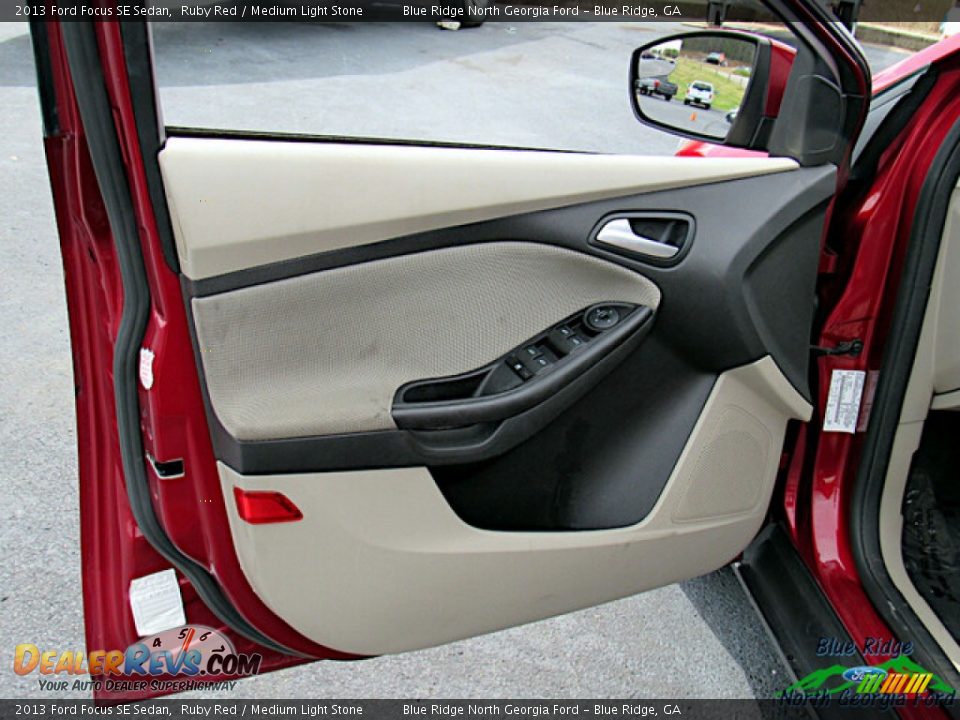 2013 Ford Focus SE Sedan Ruby Red / Medium Light Stone Photo #10