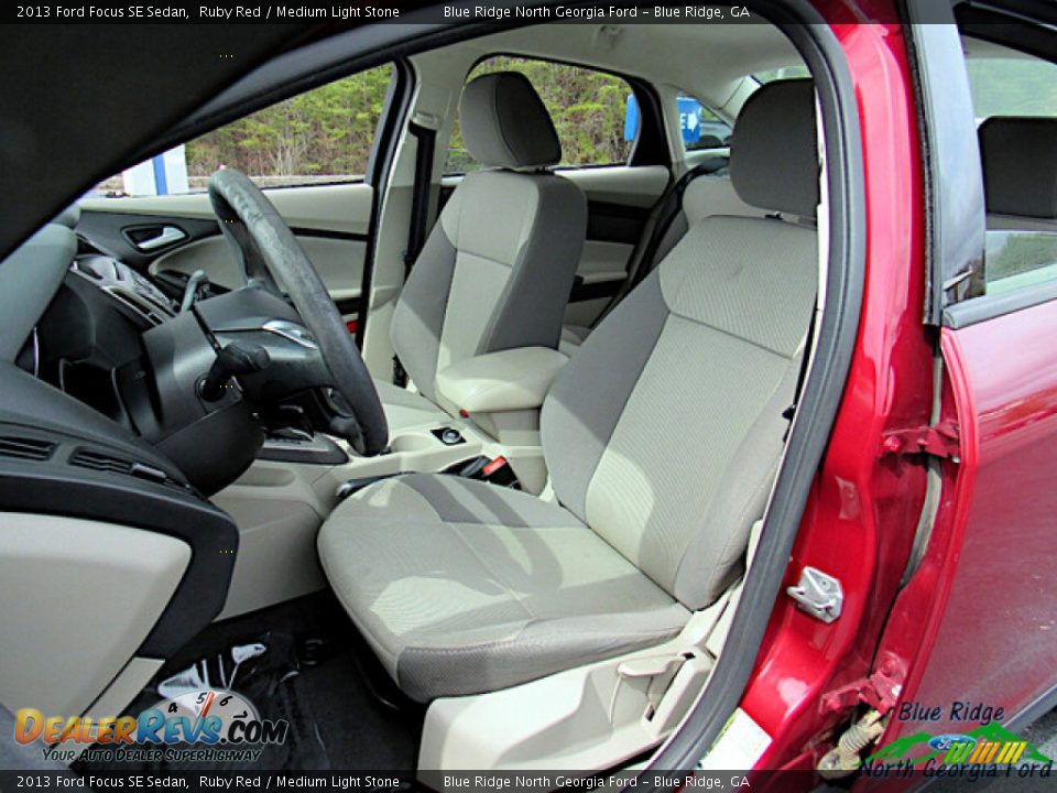 2013 Ford Focus SE Sedan Ruby Red / Medium Light Stone Photo #11