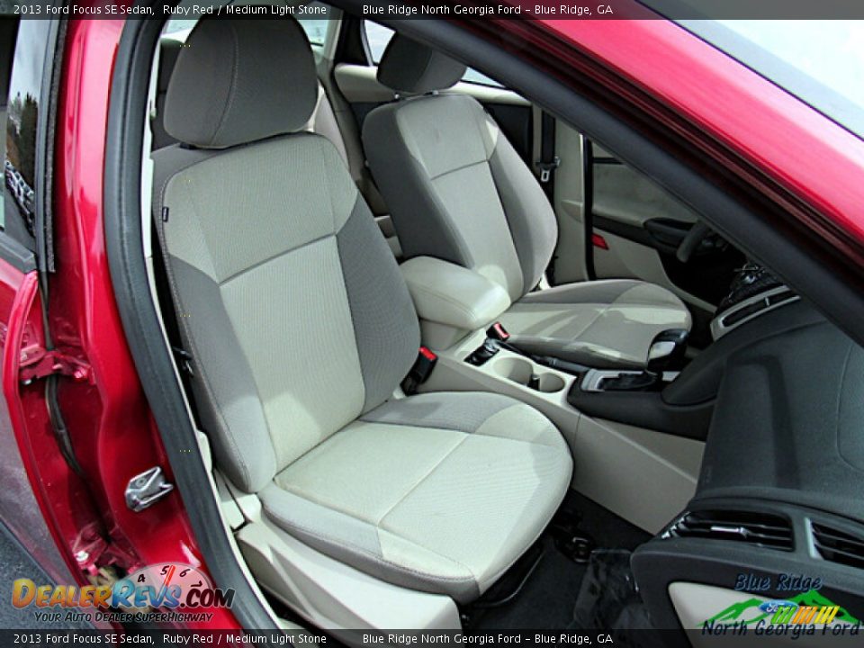 2013 Ford Focus SE Sedan Ruby Red / Medium Light Stone Photo #12