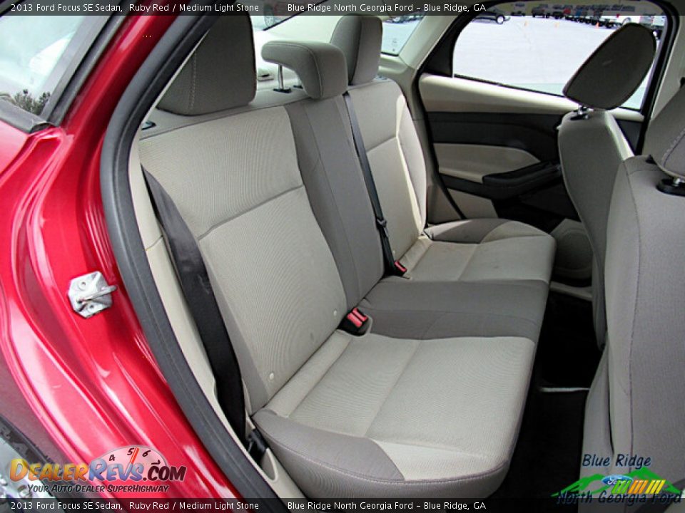 2013 Ford Focus SE Sedan Ruby Red / Medium Light Stone Photo #13