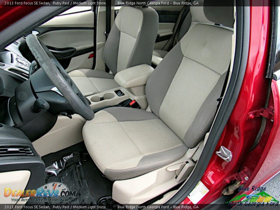 2013 Ford Focus SE Sedan Ruby Red / Medium Light Stone Photo #15