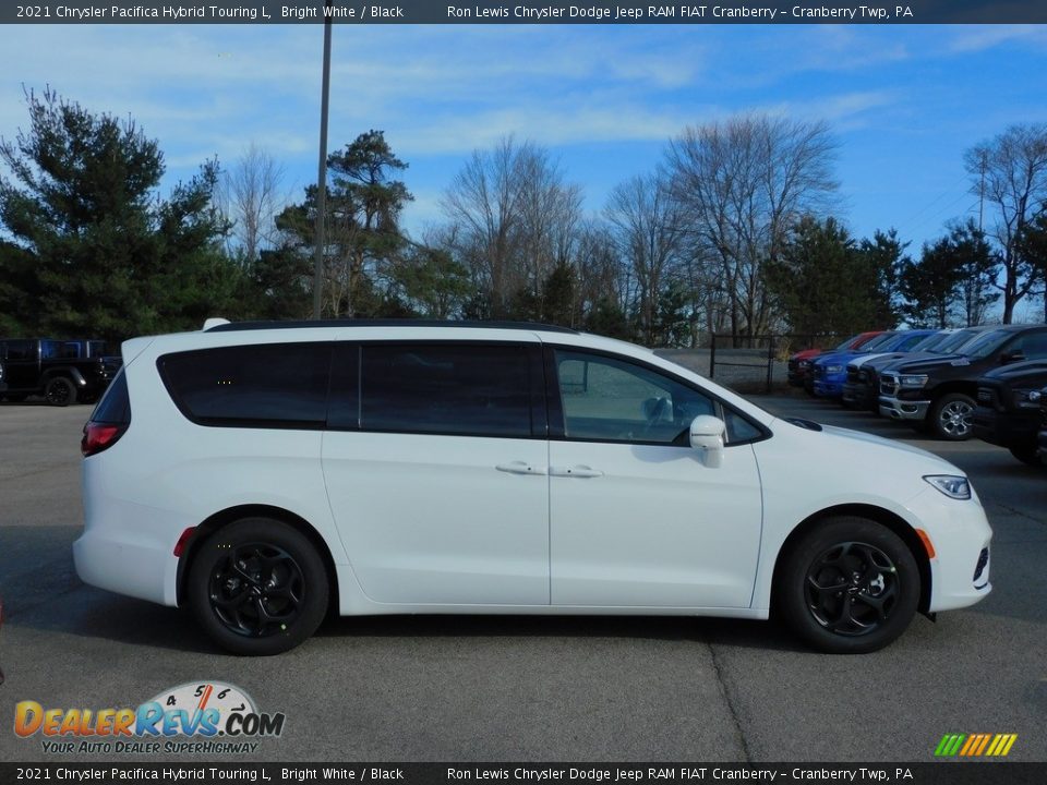 2021 Chrysler Pacifica Hybrid Touring L Bright White / Black Photo #4