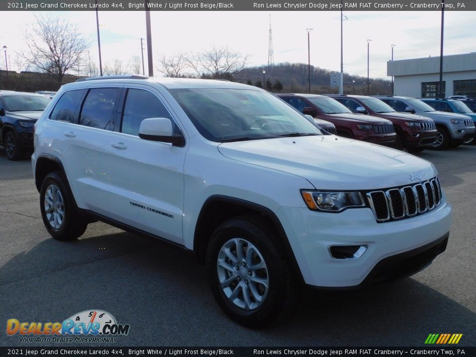 2021 Jeep Grand Cherokee Laredo 4x4 Bright White / Light Frost Beige/Black Photo #3