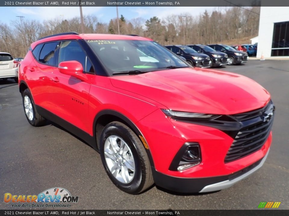 Front 3/4 View of 2021 Chevrolet Blazer LT AWD Photo #8