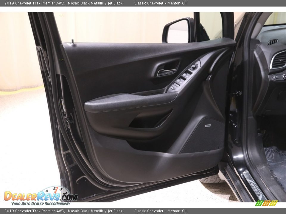 Door Panel of 2019 Chevrolet Trax Premier AWD Photo #4