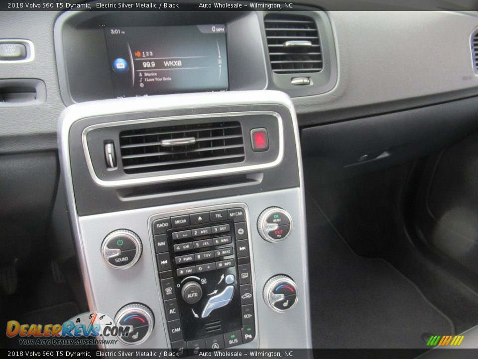 2018 Volvo S60 T5 Dynamic Electric Silver Metallic / Black Photo #17