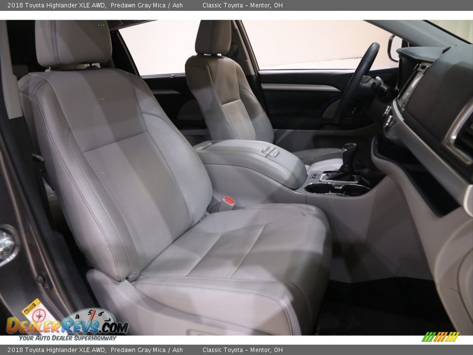 2018 Toyota Highlander XLE AWD Predawn Gray Mica / Ash Photo #16