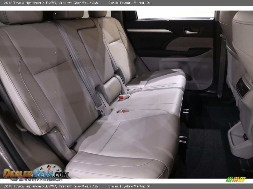2018 Toyota Highlander XLE AWD Predawn Gray Mica / Ash Photo #17