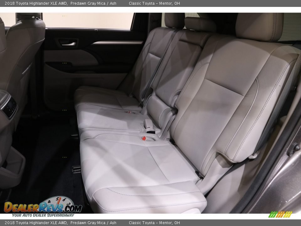 2018 Toyota Highlander XLE AWD Predawn Gray Mica / Ash Photo #18