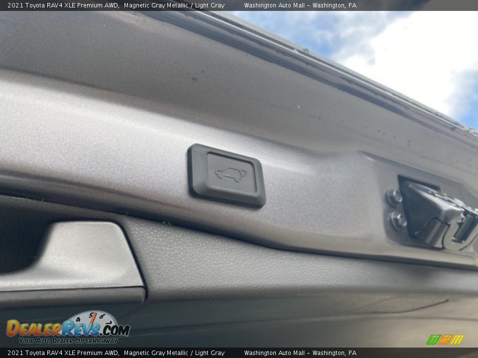 2021 Toyota RAV4 XLE Premium AWD Magnetic Gray Metallic / Light Gray Photo #32