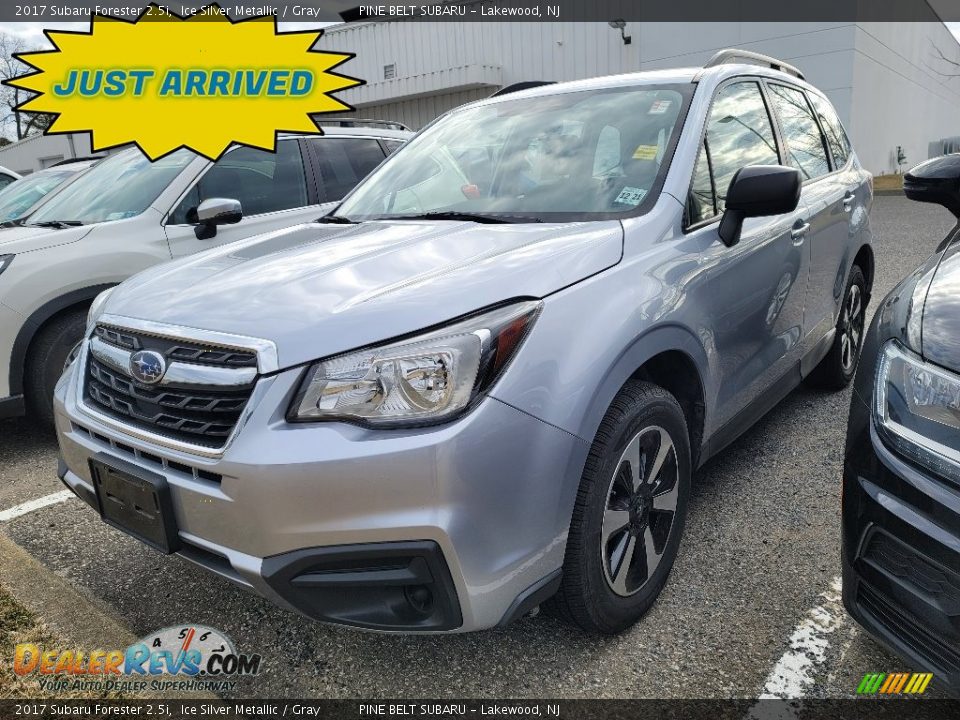 2017 Subaru Forester 2.5i Ice Silver Metallic / Gray Photo #1