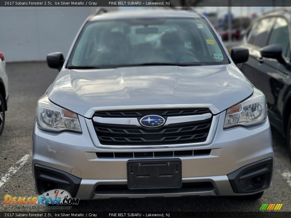 2017 Subaru Forester 2.5i Ice Silver Metallic / Gray Photo #2