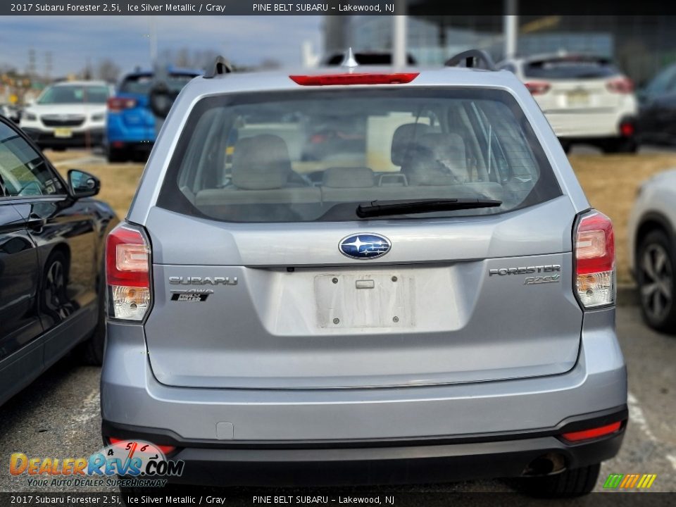 2017 Subaru Forester 2.5i Ice Silver Metallic / Gray Photo #3