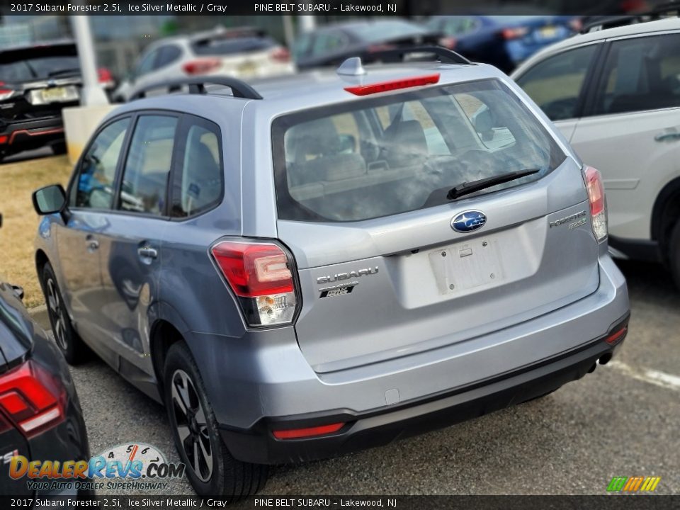 2017 Subaru Forester 2.5i Ice Silver Metallic / Gray Photo #4