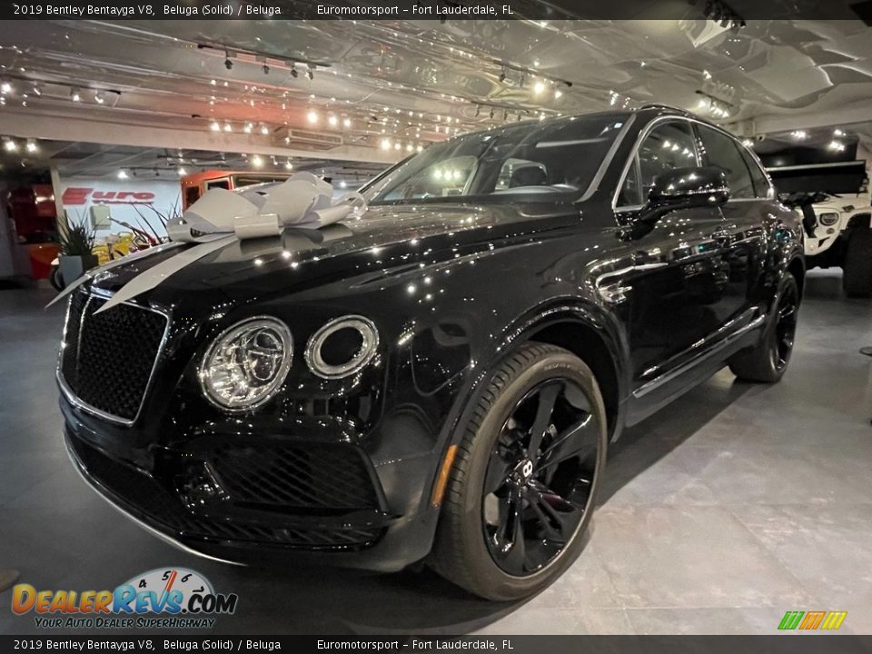 Front 3/4 View of 2019 Bentley Bentayga V8 Photo #1