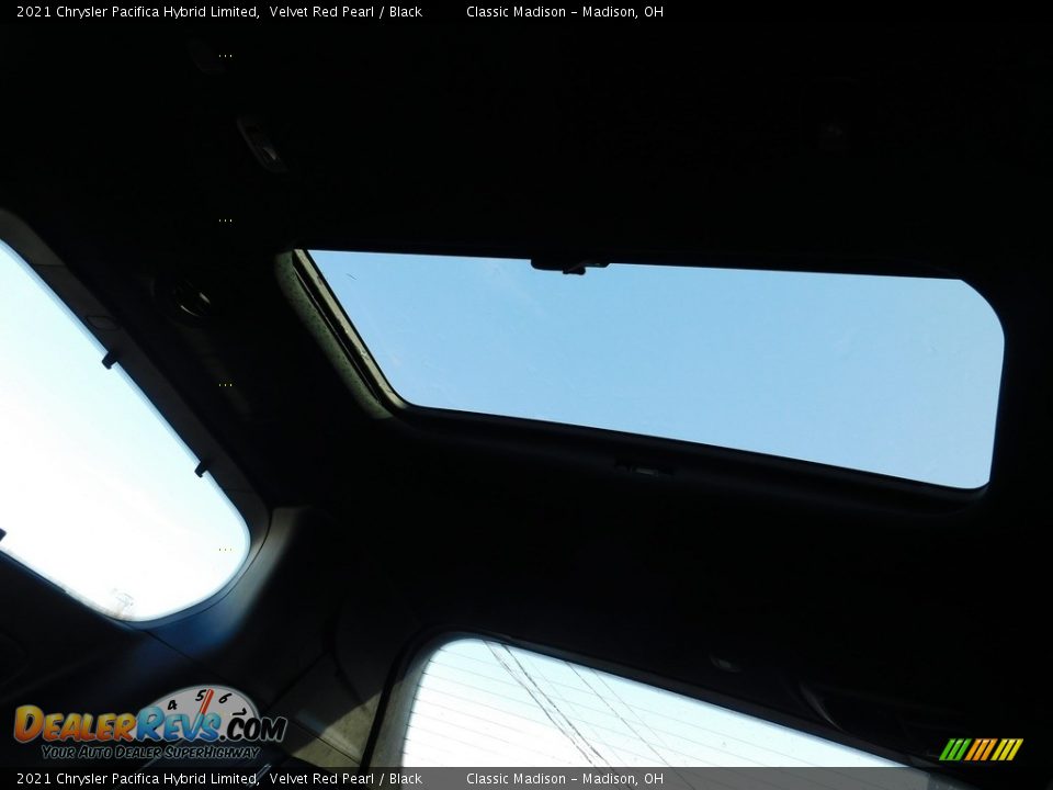 2021 Chrysler Pacifica Hybrid Limited Velvet Red Pearl / Black Photo #5