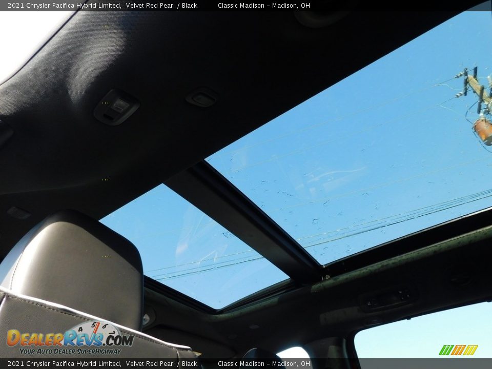 2021 Chrysler Pacifica Hybrid Limited Velvet Red Pearl / Black Photo #6