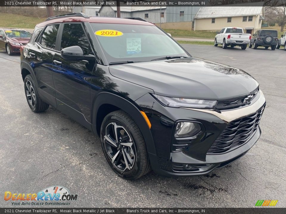 Front 3/4 View of 2021 Chevrolet Trailblazer RS Photo #4