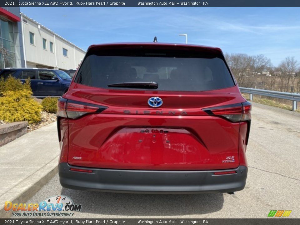 2021 Toyota Sienna XLE AWD Hybrid Ruby Flare Pearl / Graphite Photo #15