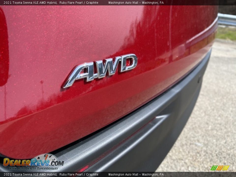 2021 Toyota Sienna XLE AWD Hybrid Ruby Flare Pearl / Graphite Photo #26