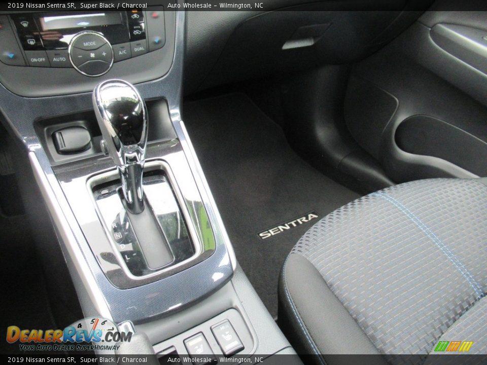 2019 Nissan Sentra SR Super Black / Charcoal Photo #19