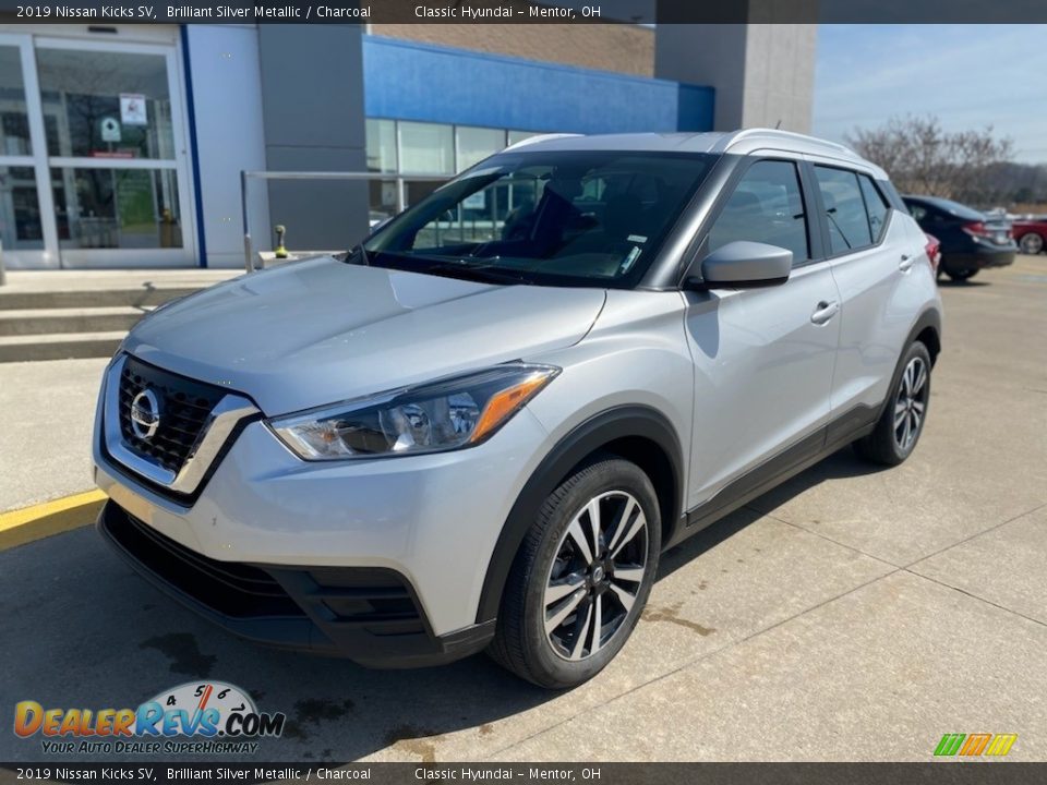 2019 Nissan Kicks SV Brilliant Silver Metallic / Charcoal Photo #1