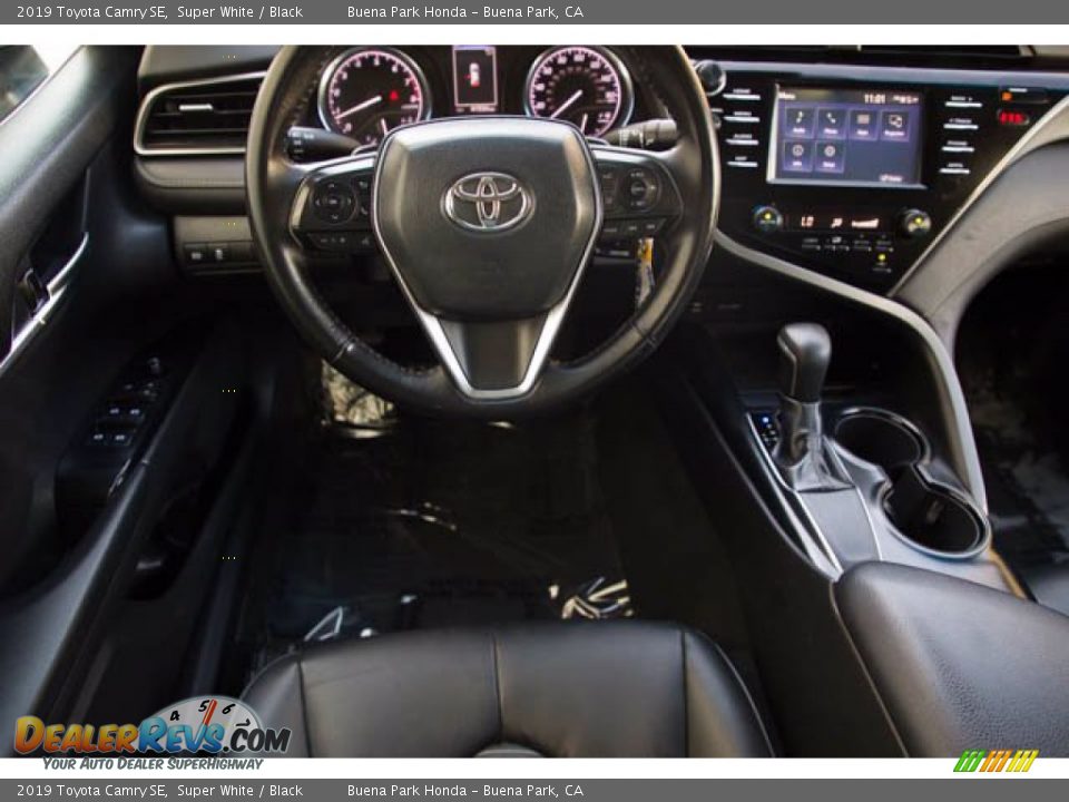 2019 Toyota Camry SE Super White / Black Photo #5