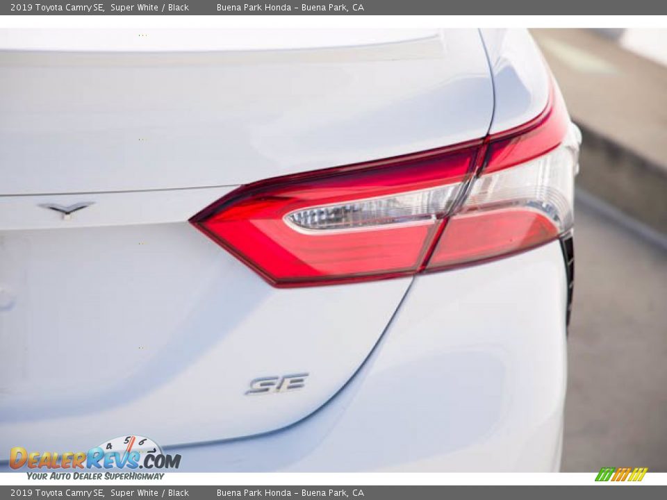 2019 Toyota Camry SE Super White / Black Photo #13