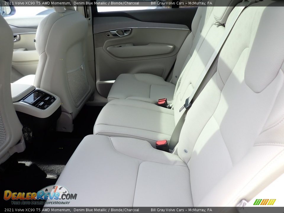 2021 Volvo XC90 T5 AWD Momentum Denim Blue Metallic / Blonde/Charcoal Photo #8